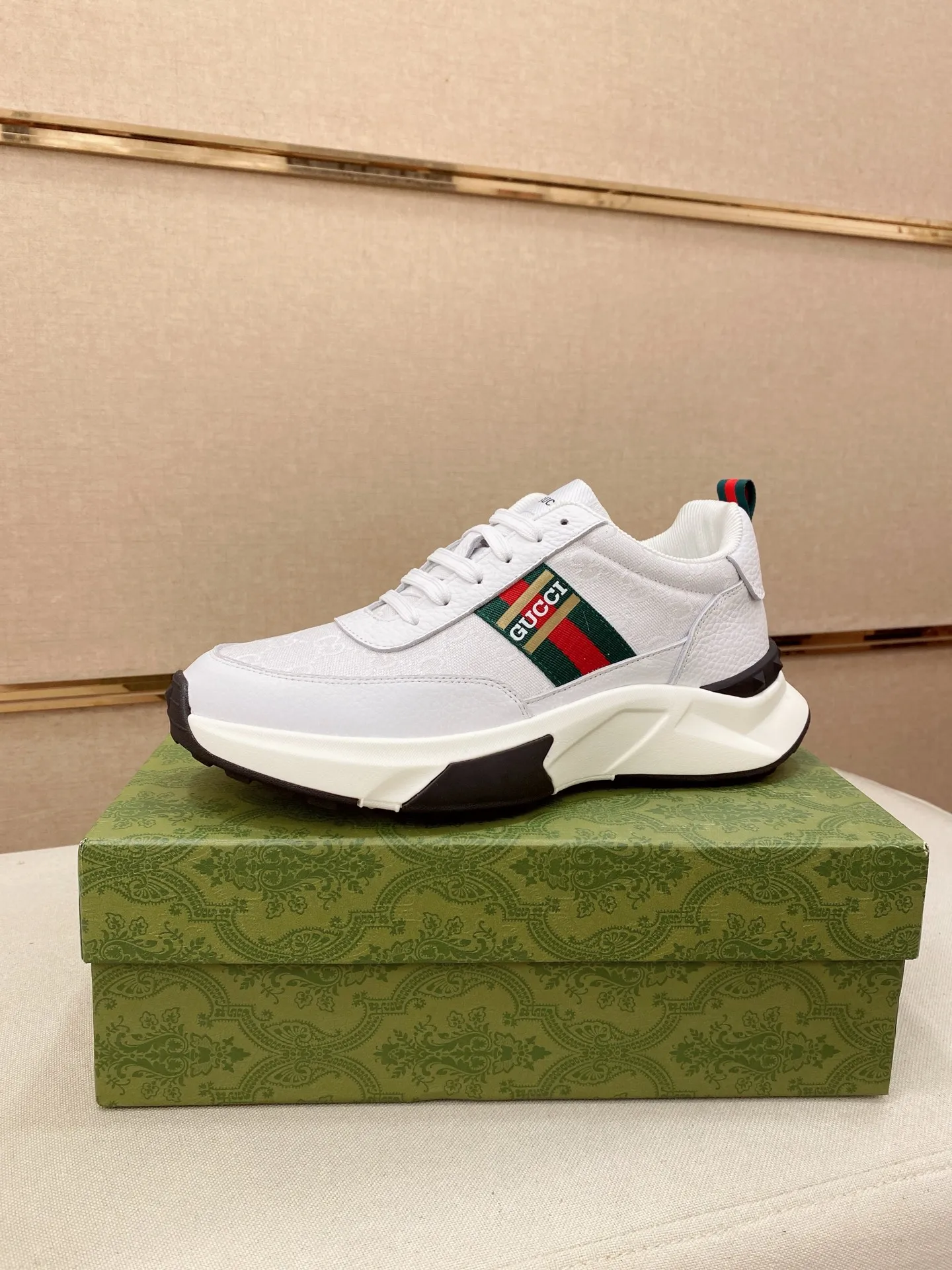 Men's men's shoes💰 462💰🇮🇹🇮🇹GUCCI🔍🔍new models are on sale at the same time at the counter. The uppers🇮🇹 are made of top-grain cowhide imported from Italy. Fully imported genuine leather lining 💪💪, completely 1⃣️ to 1⃣️ replica 🇮🇹💪💪, ⚠ sole: original sole provided by the original factory, exclusive movable molded sole super comfortable, ⚠ original factory follow-up, 🔍🔍 high quality, you can go in and out of the counter at will, welcome to compare⚠. Code number:38-44